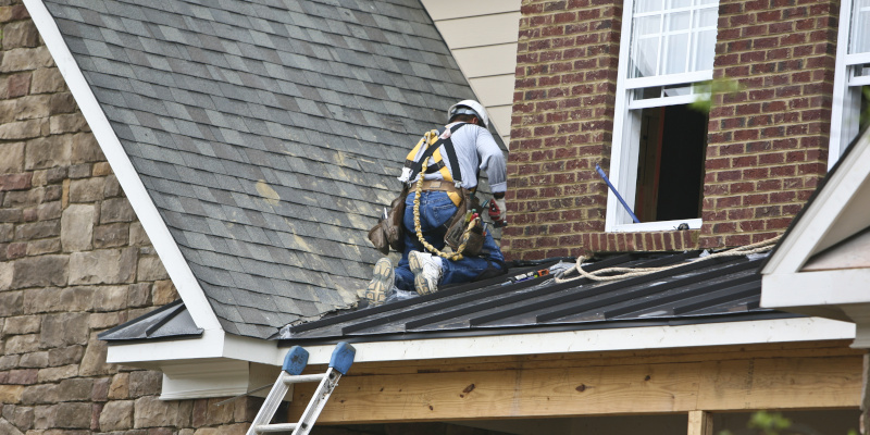Roofer in Chattanooga, Tennessee